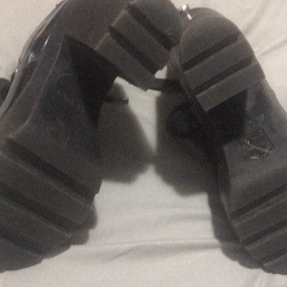 heels - Picture 4 of 6